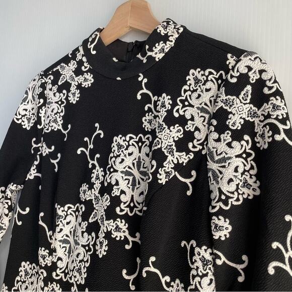 Adrianna Papell height neckline modest long bell sleeve black and white size 4 - Picture 2 of 12